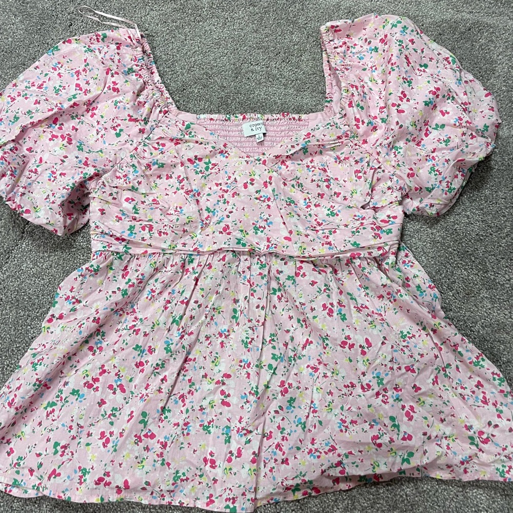 Crown & Ivy floral top